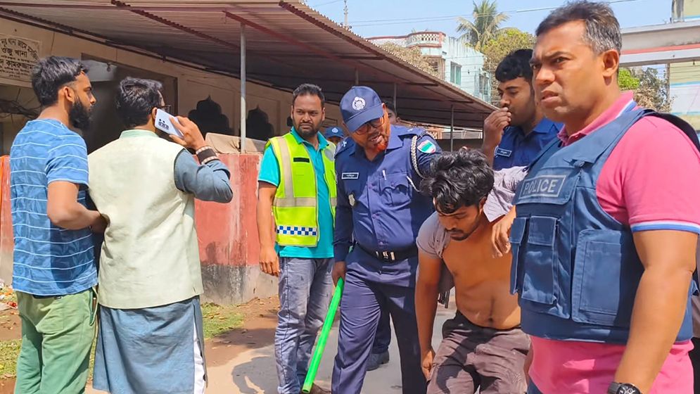 ঝিনাইদহে বিএনপির সংঘর্ষে পুলিশসহ আহত ১২ জন