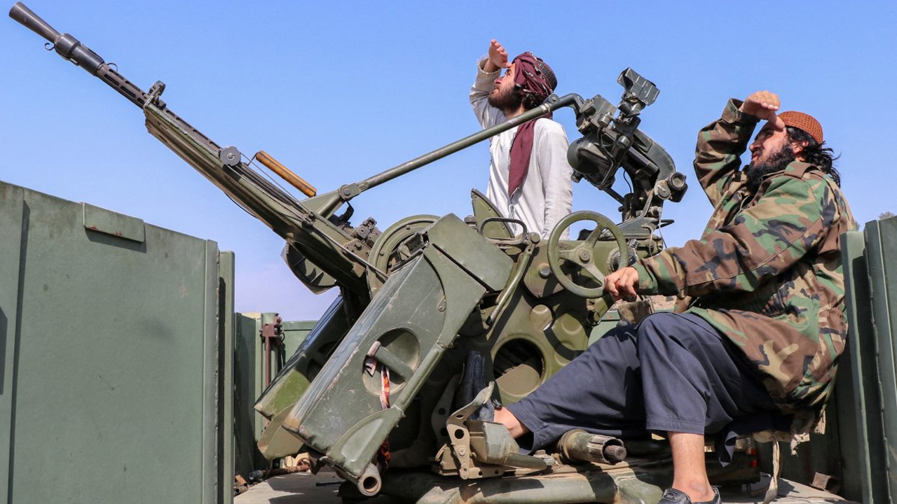 পাকিস্তানের আফগানিস্তানে অভিযান অব্যাহত, জানালো প্রধানমন্ত্রী