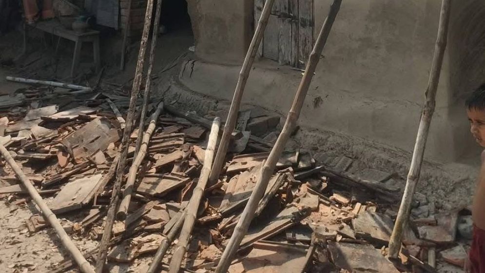 ভূমিকম্পে সাতক্ষীরায় ফাটল, আতঙ্কিত মানুষের মধ্যে ছড়ালো ভীতি