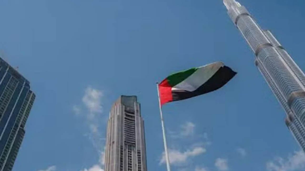 আবুধাবিতে রকেটের ধ্বংসাবশেষে নিহত একজন