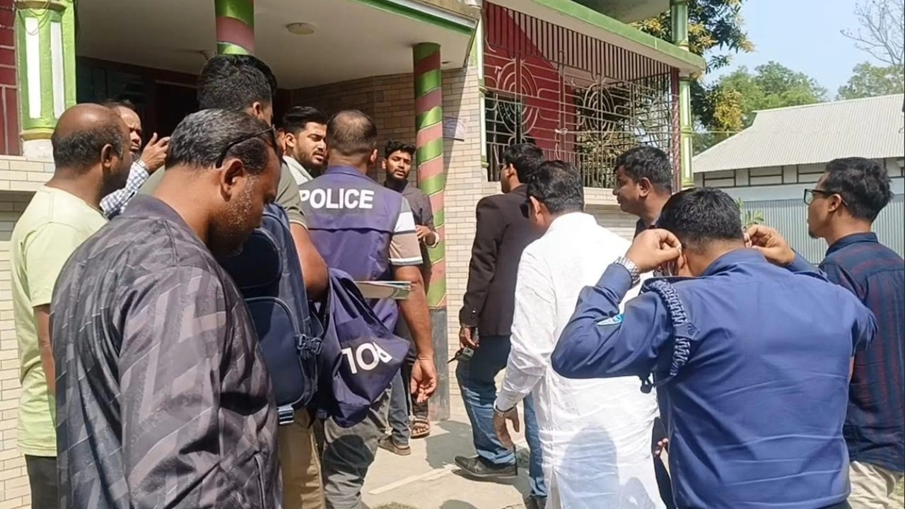 চাঁদপুরে বৃদ্ধাকে হত্যা, পুত্রবধূকে উদ্ধার