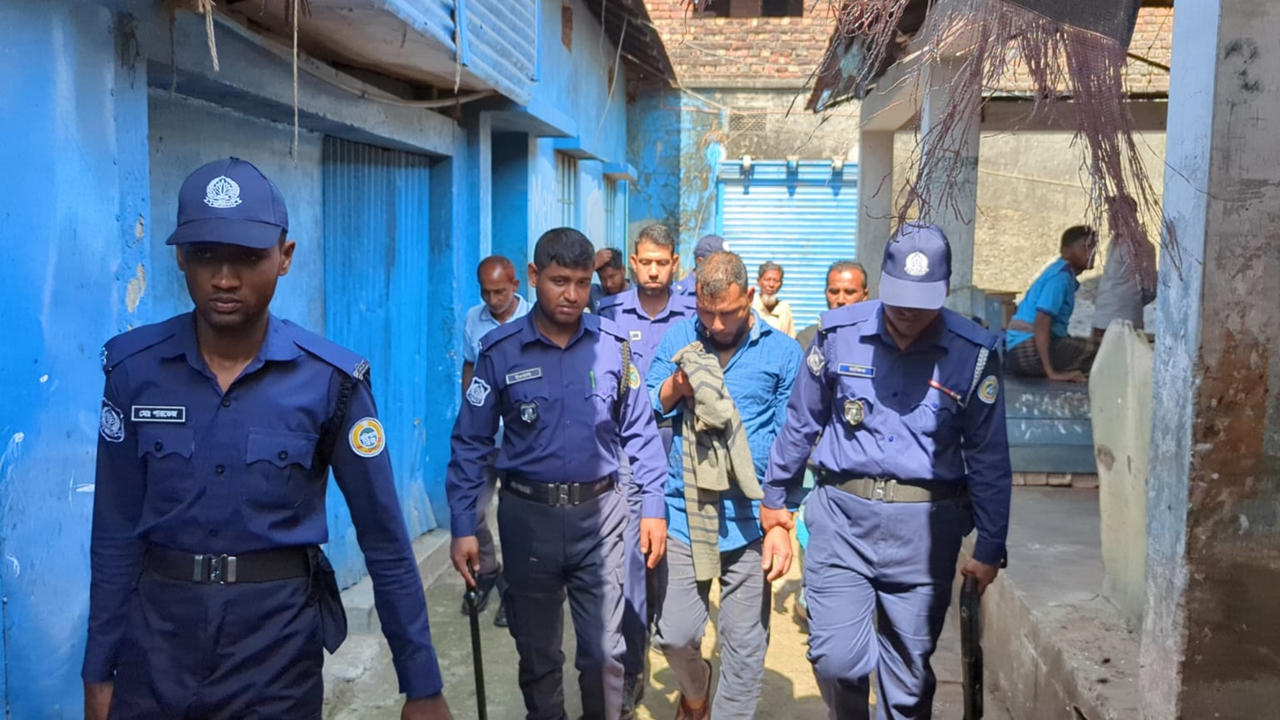 মৃত মুরগি সরবরাহের অভিযোগে ব্যবসায়ীকে দণ্ড