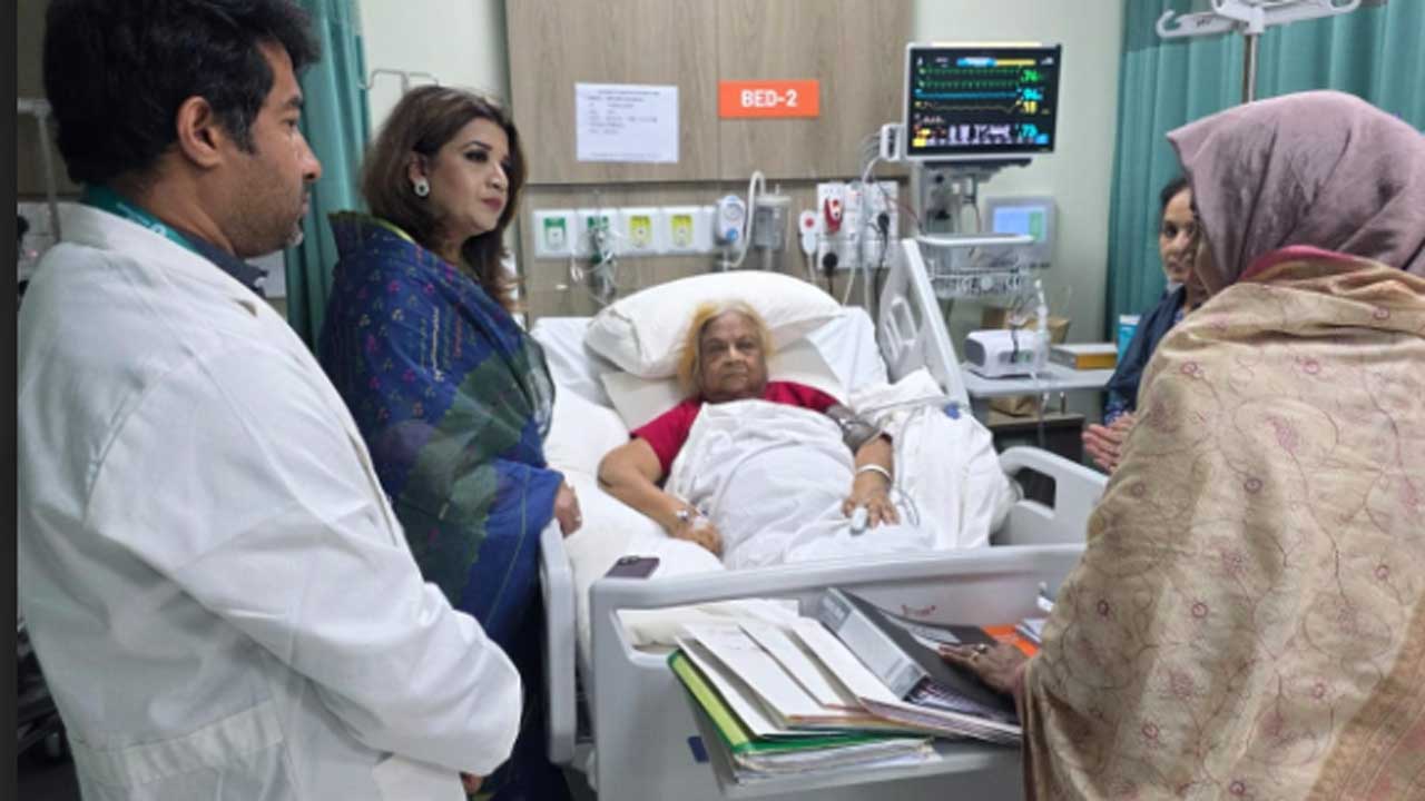 পররাষ্ট্র প্রতিমন্ত্রী সেলিমা রহমানের স্বাস্থ্যের খোঁজ নিতে হাসপাতালে