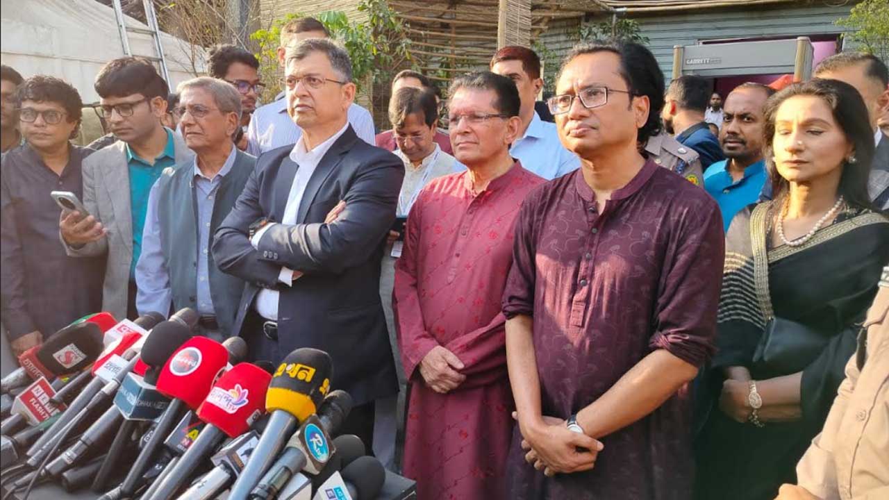 প্রথম আলো-ডেইলি স্টারে অগ্নিকাণ্ড: চার্জশিট দাখিলের নির্দেশ