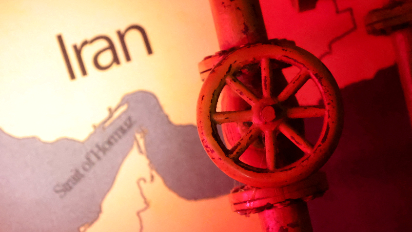 ইরানে হামলার প্রভাবে বৈশ্বিক তেলের বাজার অস্থিরতা সৃষ্টি