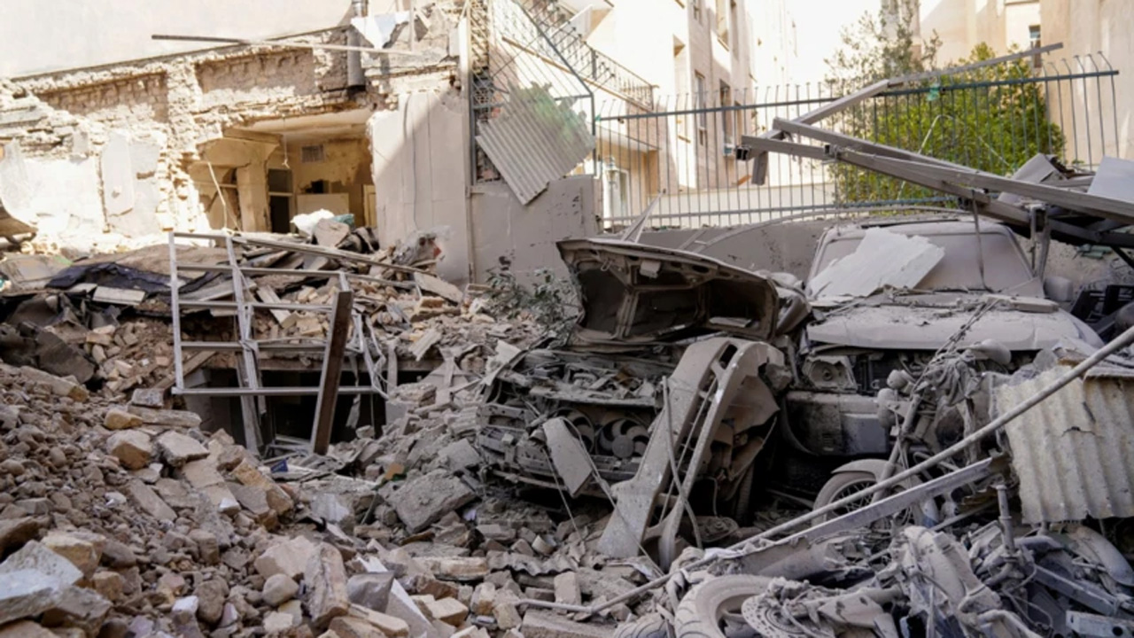 তেহরানে নতুন বিস্ফোরণ, হামলার শব্দ শোনা গেছে