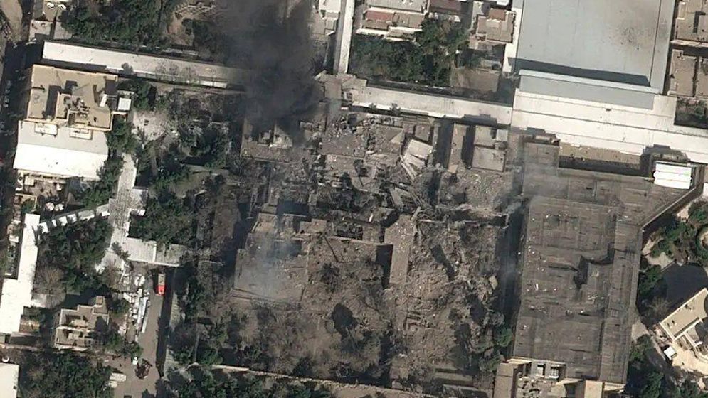 ইসরাইলি হামলায় খামেনির প্রাসাদ সম্পূর্ণ ধ্বংস