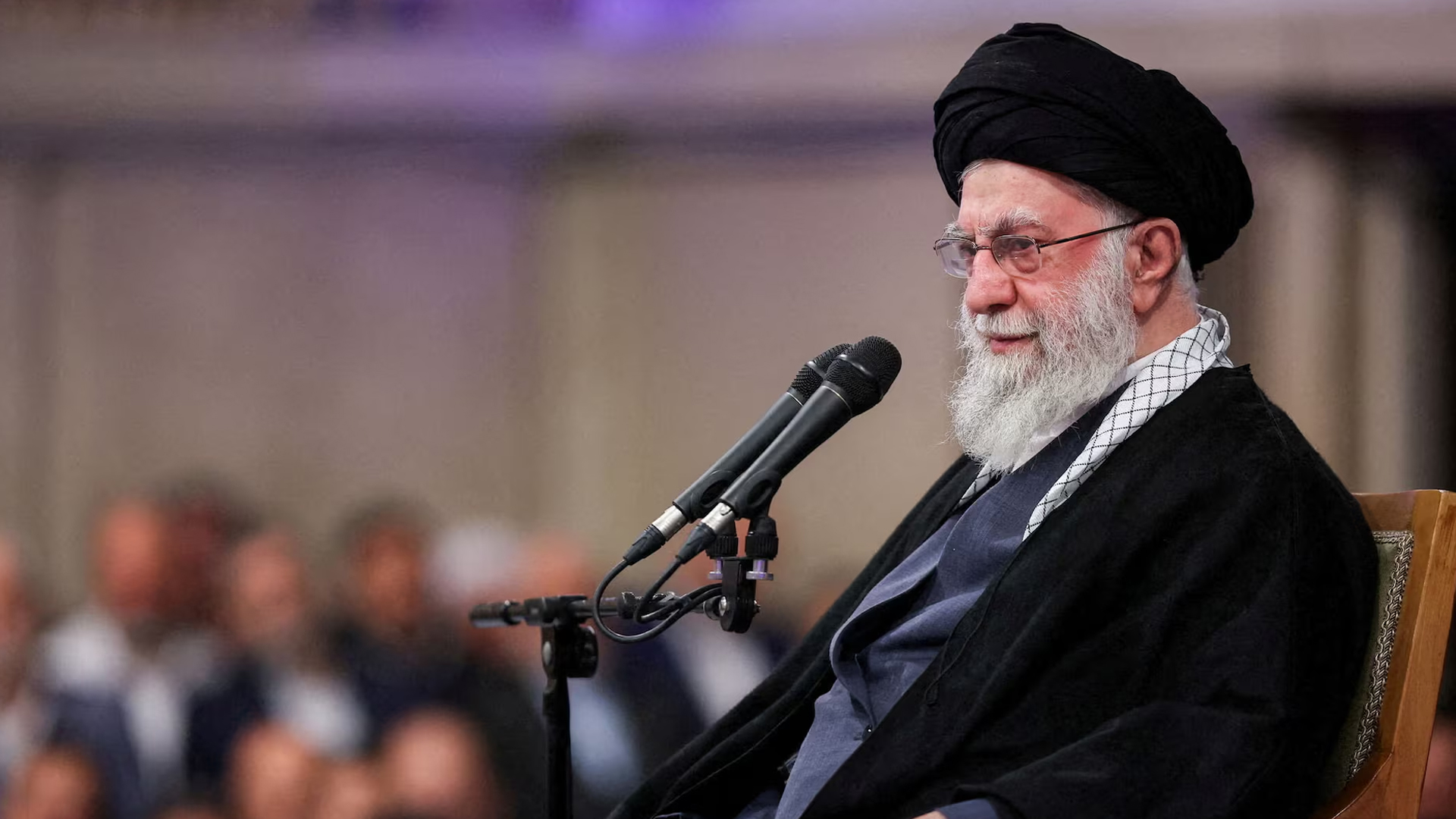 আলি খামেনির নেতৃত্বে ইরানে সংকটের চিত্র