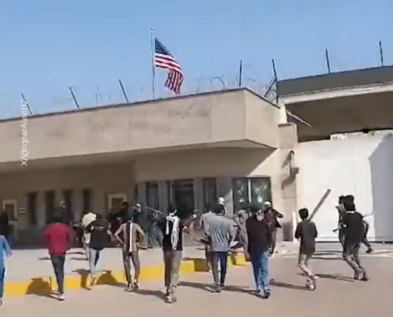 করাচিতে মার্কিন কনস্যুলেটের সামনে বিক্ষোভে নিহত ৯