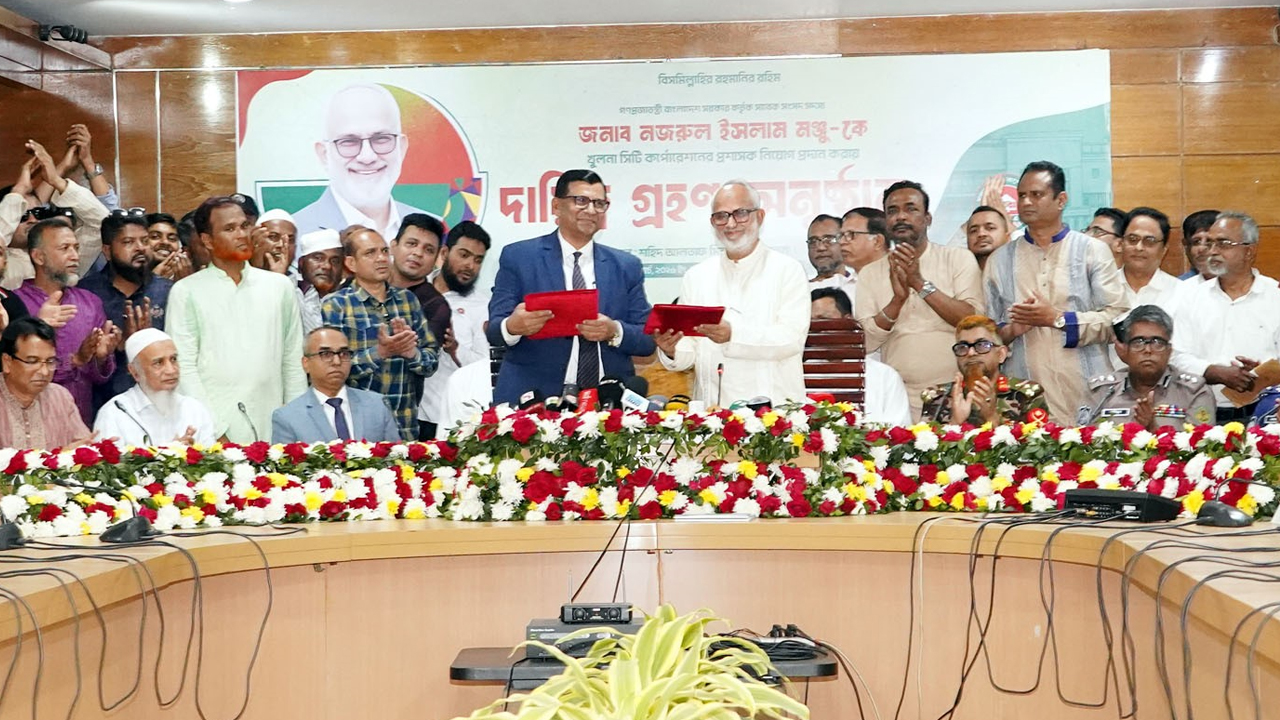 খুলনা সিটি করপোরেশনের নতুন প্রশাসকের দায়িত্বগ্রহণ