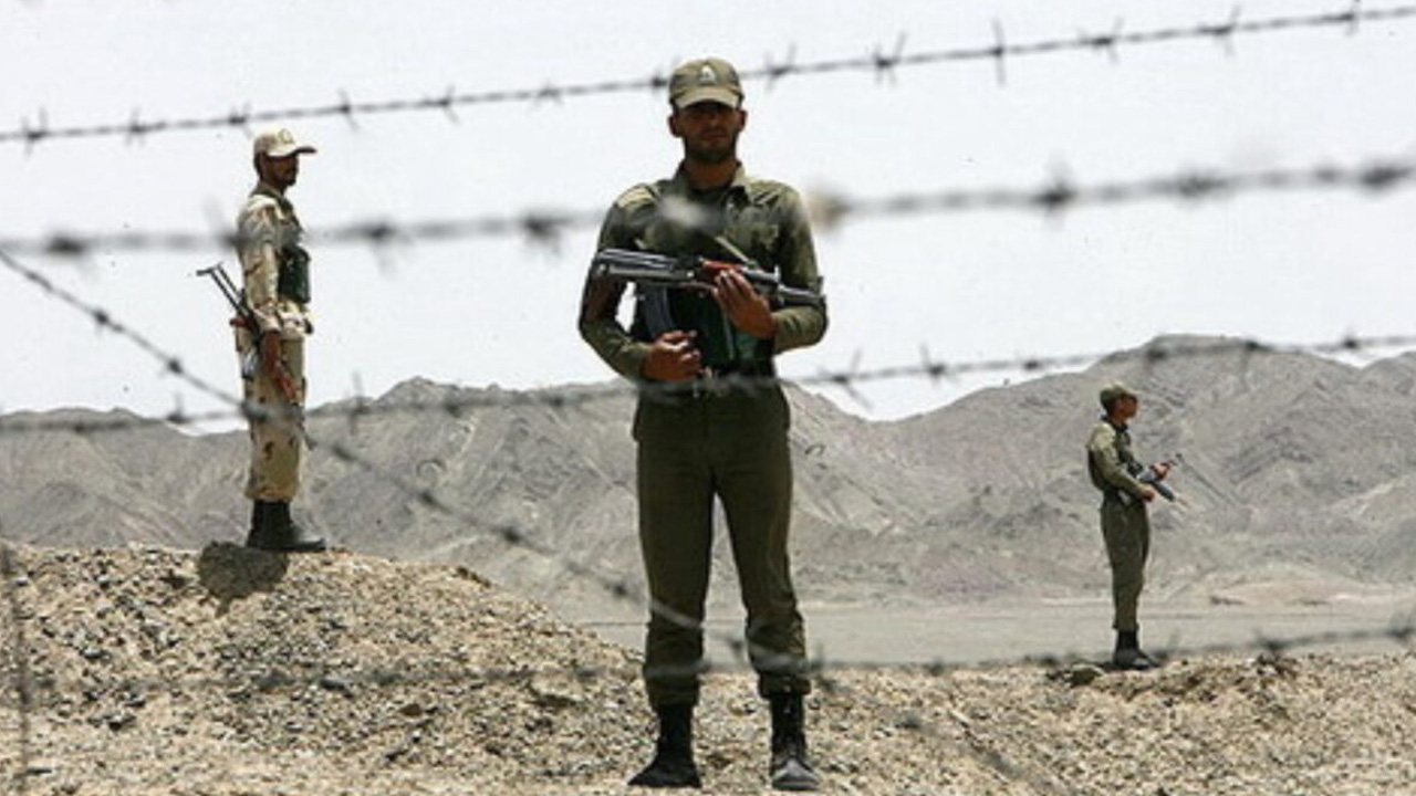 ইরানে বোমা হামলায় ৪৩ সেনা নিহত