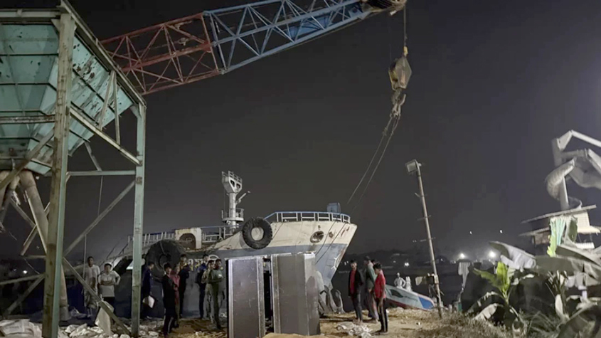 রূপগঞ্জে ক্রেনের তার ছিঁড়ে দুই শ্রমিকের মৃত্যু