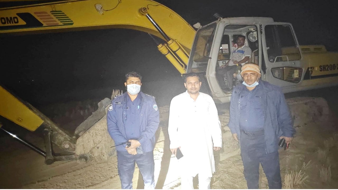 চৌদ্দগ্রামে অবৈধ মাটি কাটায় ৫ লাখ টাকা জরিমানা