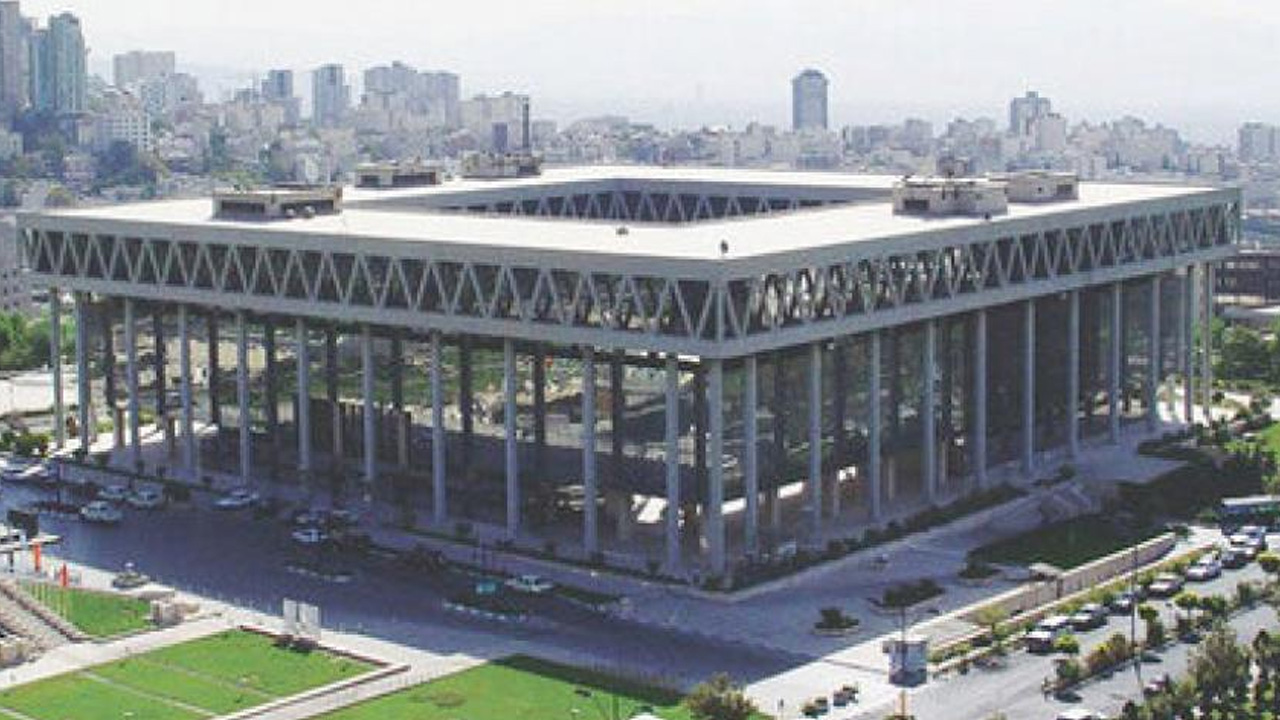 ইরানের সরকারি রেডিও-টেলিভিশন ভবনে হামলা