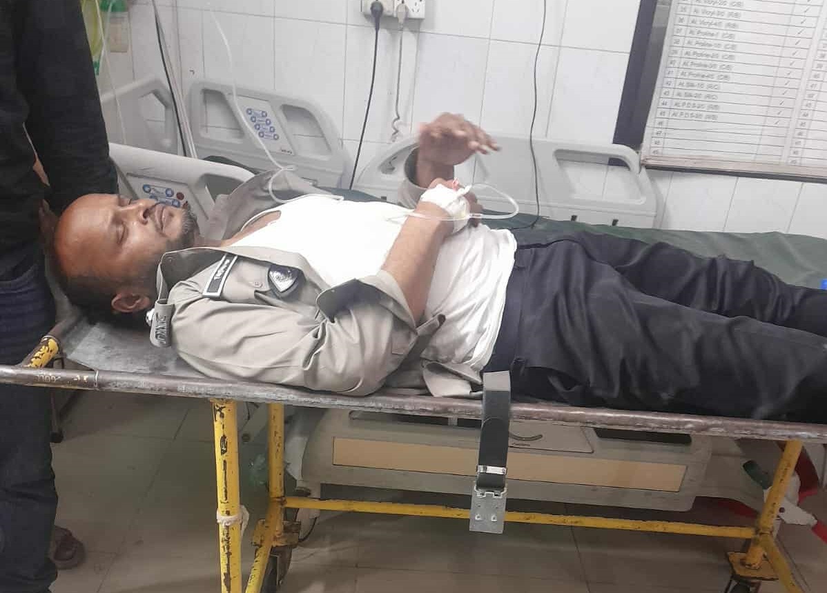 সায়দাবাদে মাদক কারবারির গুলিতে পরিদর্শক আহত