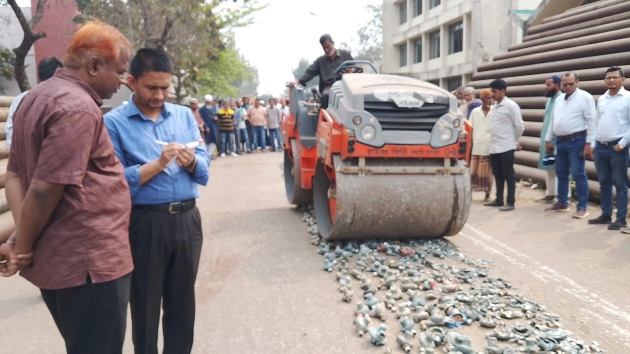 কুমিল্লায় ৫৮১ অবৈধ রেগুলেটর ধ্বংস করেছে বাখরাবাদ