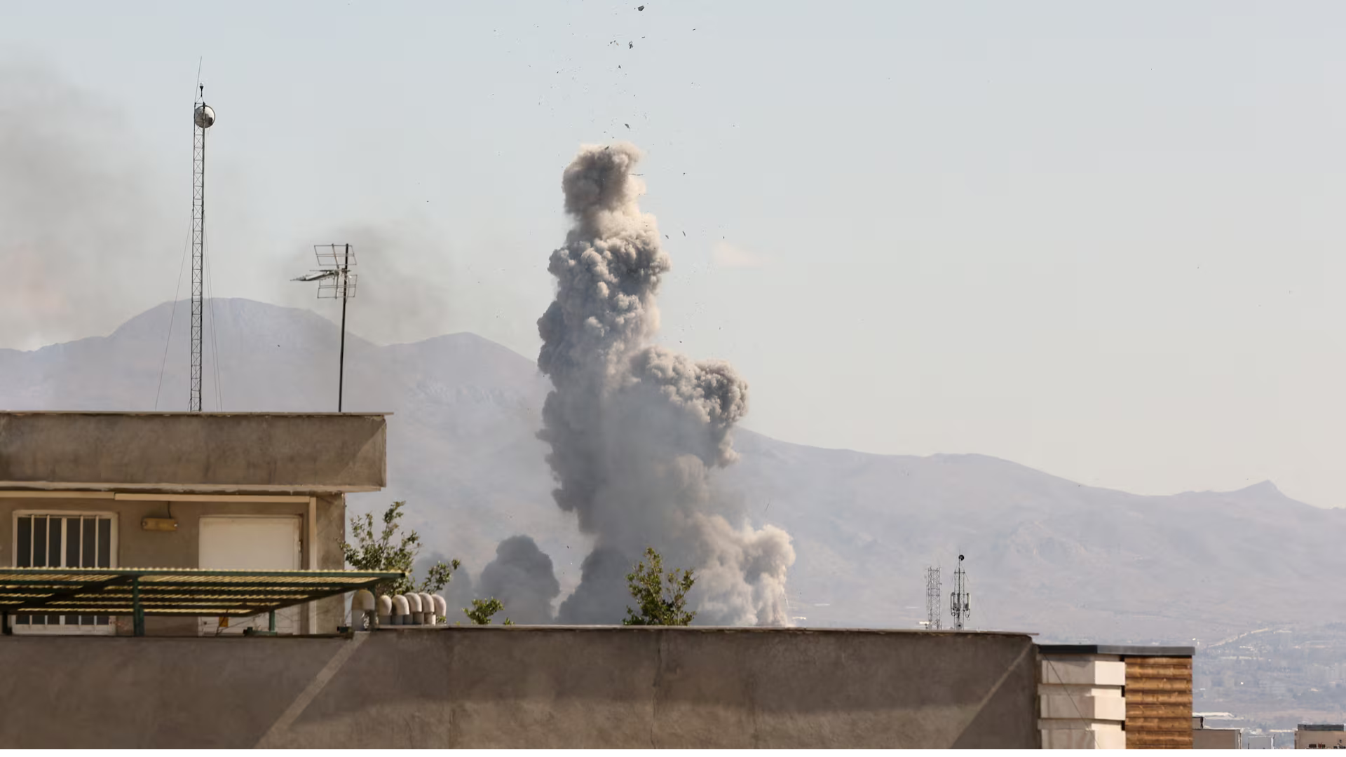 খামেনির স্ত্রী একই হামলায় মারা গেছেন: রাষ্ট্রীয় গণমাধ্যম