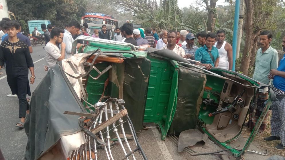 ঢাকা–বরিশাল মহাসড়কে সংঘর্ষে নিহত দুজন, আহত পাঁচ