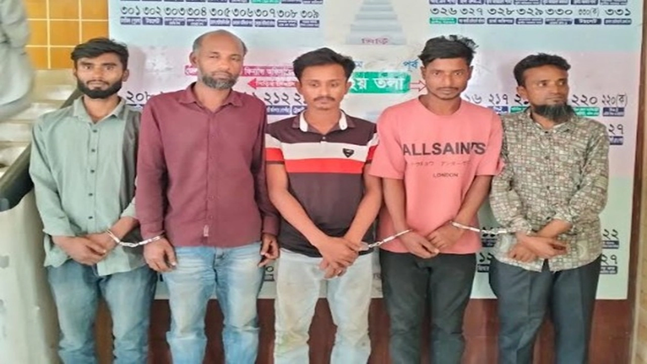 নোয়াখালীতে ৫ মাদকসেবীকে ৩ দিনের কারাদণ্ড