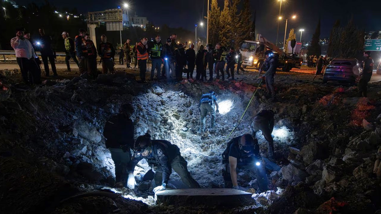 ইরানে মার্কিন-ইসরায়েলি হামলার তৃতীয় দিন: পরিস্থিতি বিশ্লেষণ