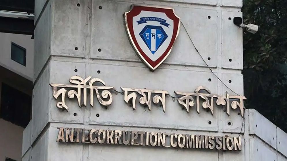 দুদক চেয়ারম্যান ও কমিশনারদের পদত্যাগের খবর