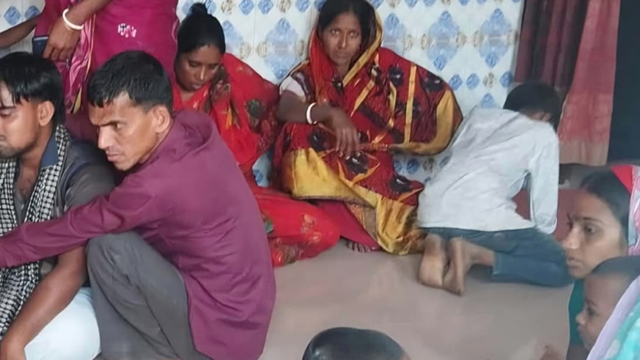 গায়ে হলুদের প্রস্তুতির মাঝে বিদ্যুৎস্পৃষ্টে প্রাণ গেল মায়ের