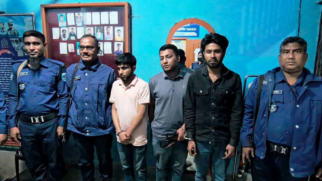 গাইবান্ধায় চাঁদা দাবির অভিযোগে ৩ বিএনপি নেতা গ্রেপ্তার