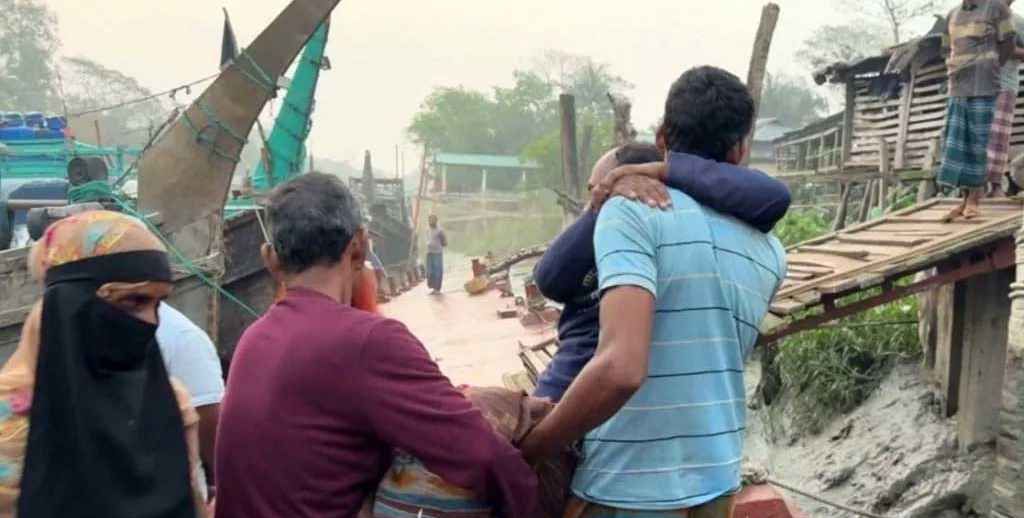 বঙ্গোপসাগরে জেলেদের সংঘর্ষে ৪ জন আহত, ২ জন নিখোঁজ