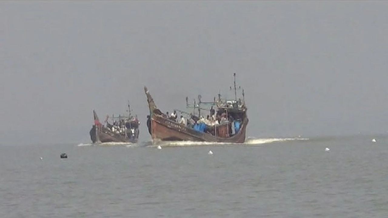 বঙ্গোপসাগরে ট্রলারে ডাকাতির ঘটনায় নিখোঁজ ২, আহত ৫