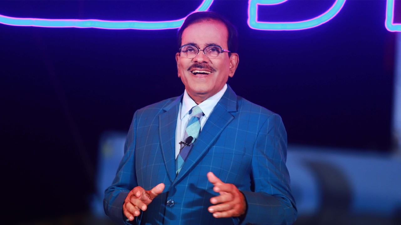 স্বাধীনতা পুরস্কার উৎসর্গ করলেন হানিফ সংকেত