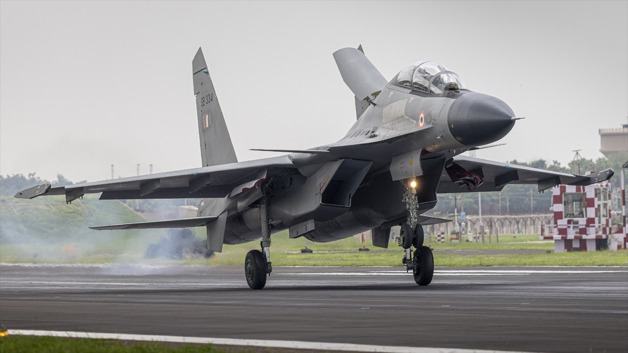 মাঝ আকাশে নিখোঁজ ভারতের যুদ্ধবিমান