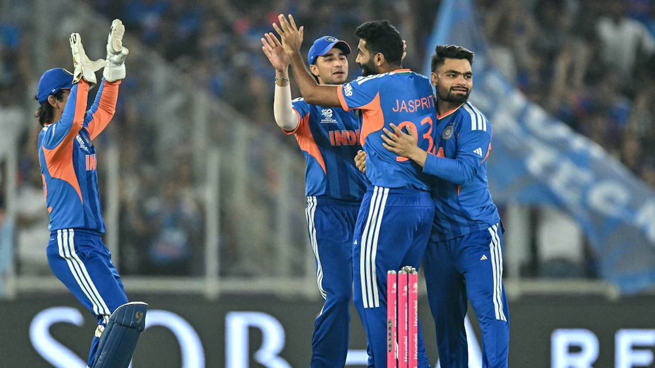 আহমেদাবাদে অনেক হোটেলে রুম ভাড়া ৩০০ থেকে ৪০০ শতাংশ পর্যন্ত বেড়ে গেছে।