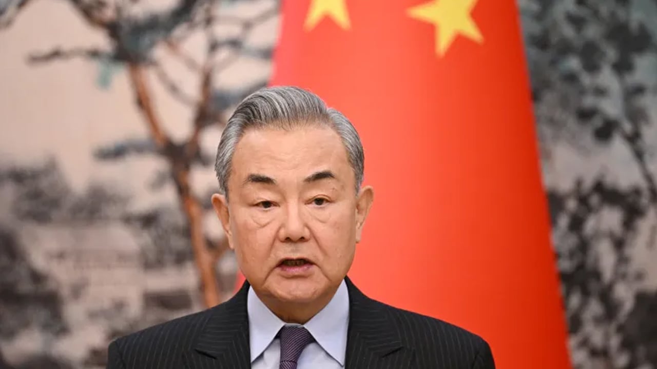 ইরানে সরকার পরিবর্তনের চেষ্টায় সতর্ক করল চীন