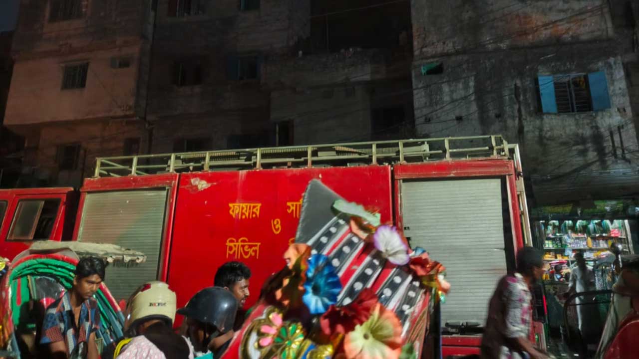 মোহাম্মদপুরে জেনেভা ক্যাম্পে আগুন