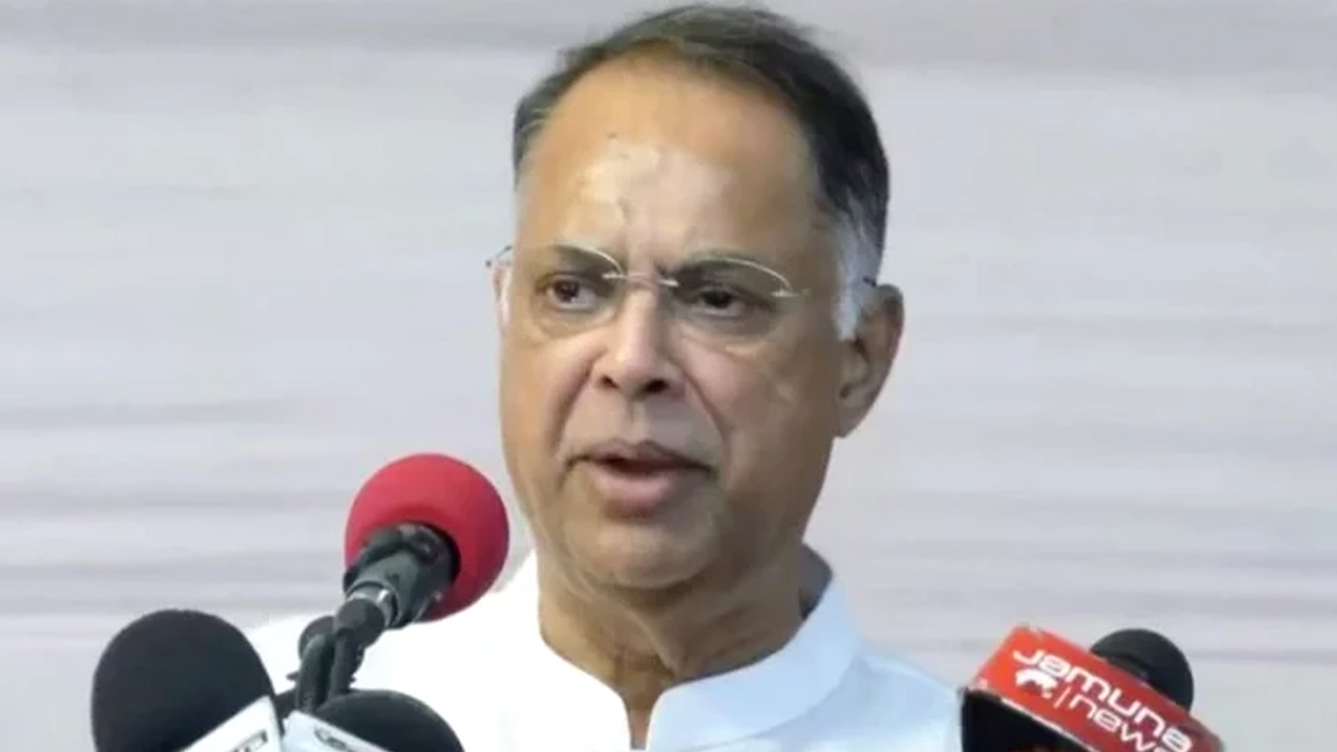 ২ জাহাজ আসায় জ্বালানির মজুত বেড়েছে, তবে রেশনিং চলবে: