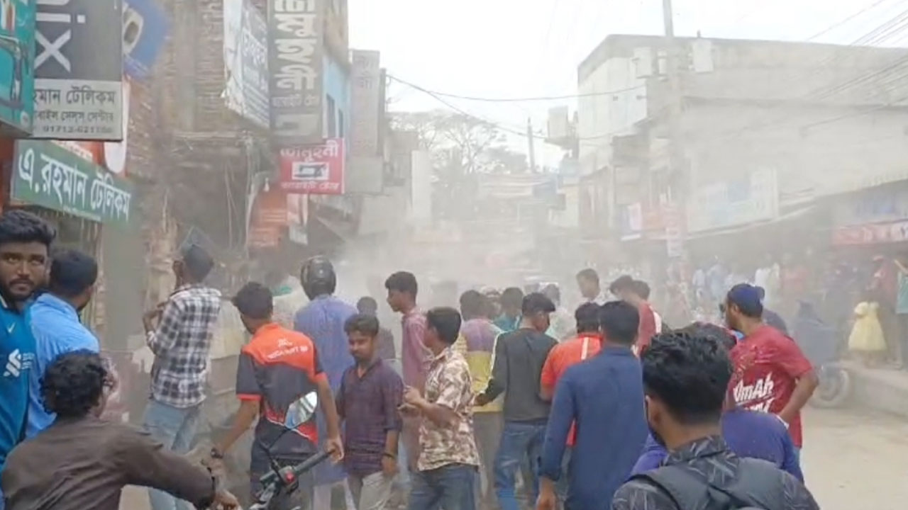 মায়ের সঙ্গে ঈদের পোশাক কিনতে গিয়ে দেওয়াল ধসে স্কুলছাত্রের মৃত্যু