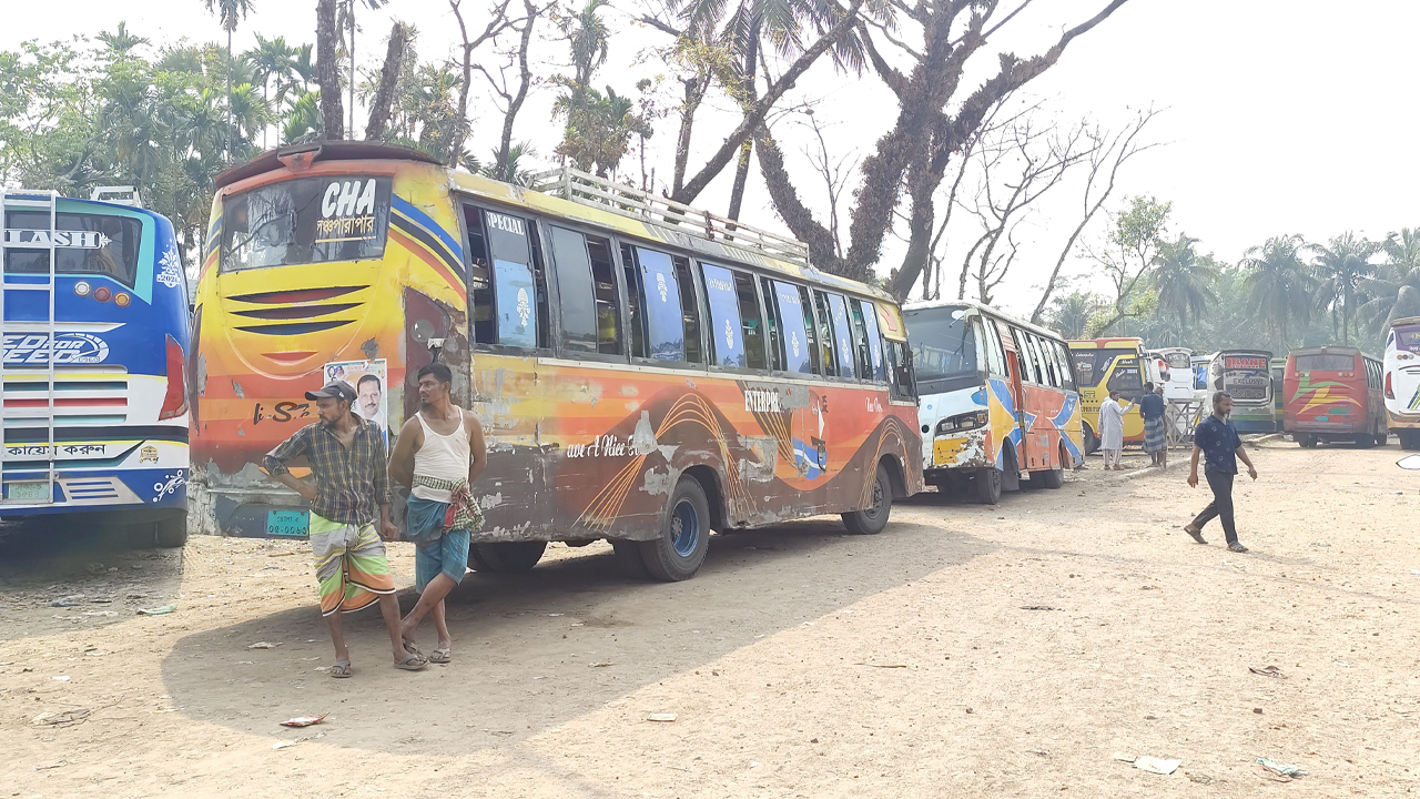 ভোলার সব রুটে বাস চলাচল বন্ধ ঘোষণা