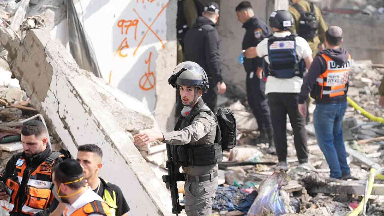 ইরানের ক্ষেপণাস্ত্র হামলায় ইসরায়েলে নিহত ১