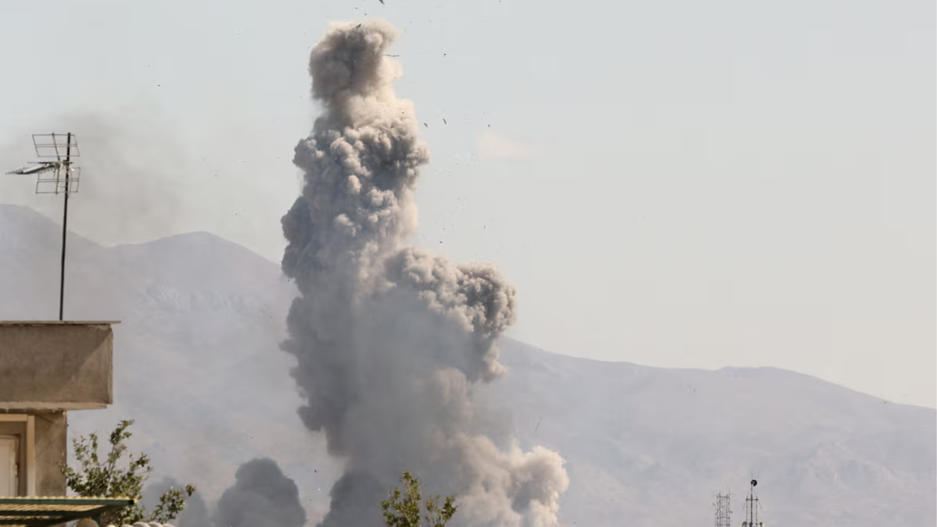 ইরানে কেন হামলা চালাল যুক্তরাষ্ট্র-ইসরায়েল, যুদ্ধ কতদিন চলতে পারে?