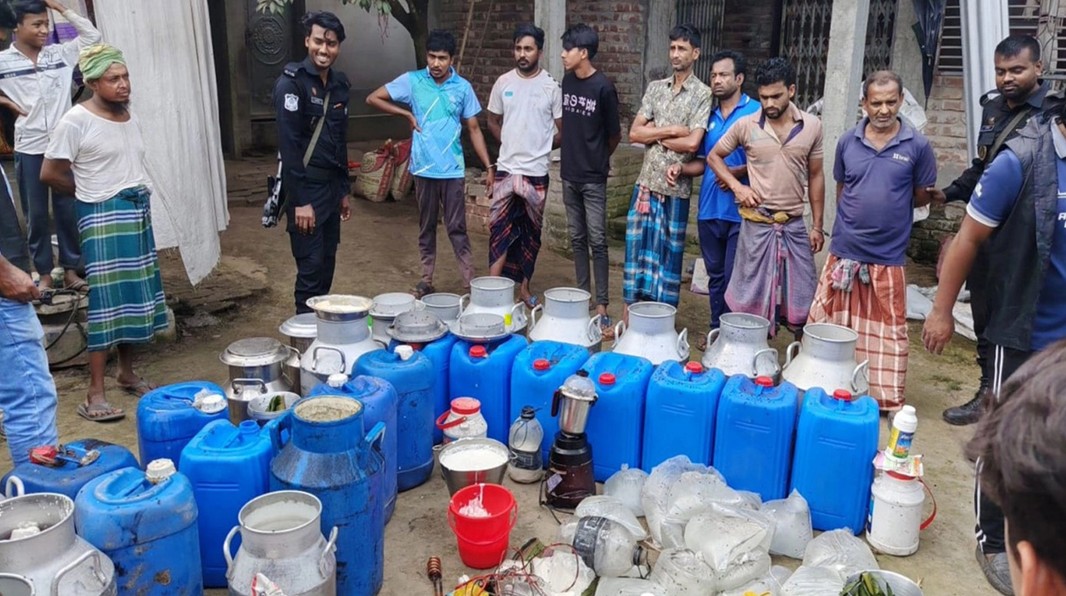 গরুর দুধে ভেজাল মেশানোর অভিযোগে ৬ জনের কারাদণ্ড