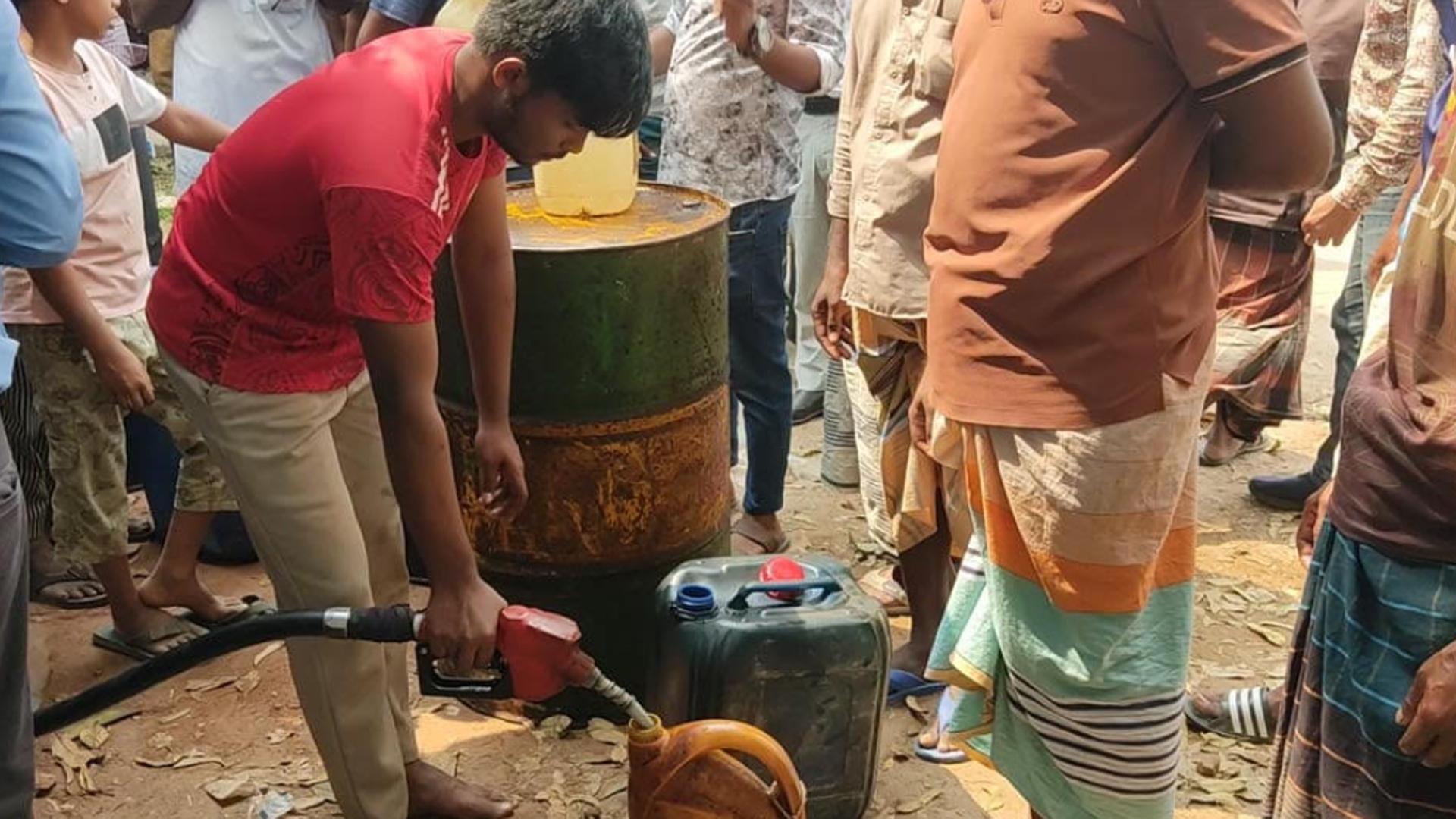 পাবনায় বাড়িতে অবৈধ ফুয়েল পাম্প, ৫০ হাজার টাকা জরিমানা