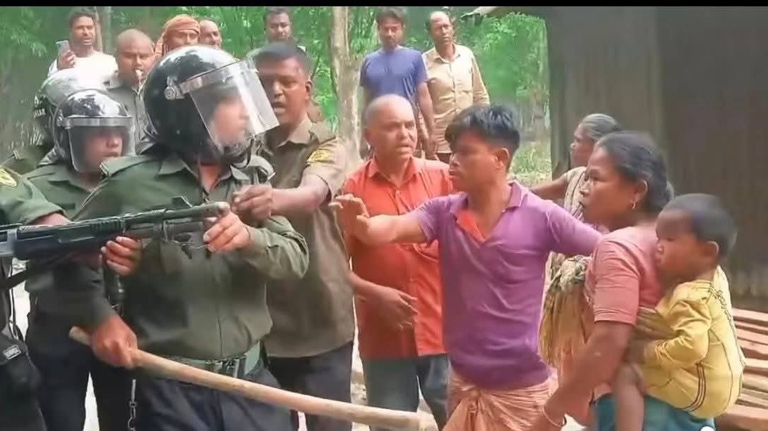 মধুপুরে গারো পরিবারের ঘর গুঁড়িয়ে দেওয়ার ঘটনায় ইউএনওর হস্তক্ষেপ