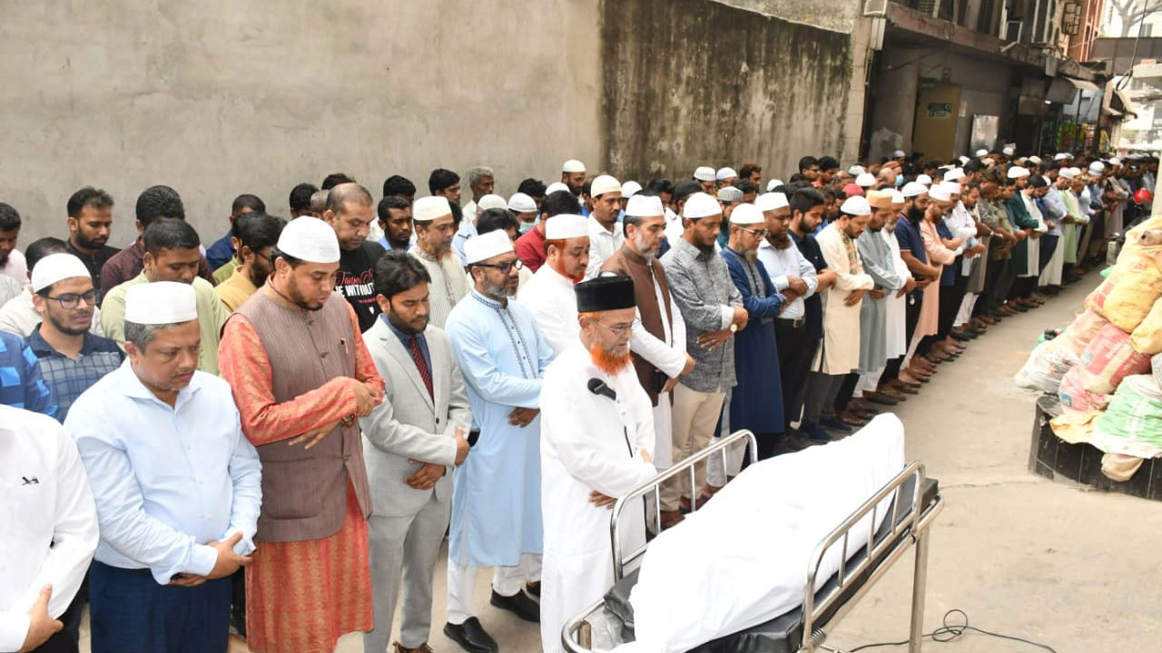 বাঁকা ইউনিয়ন জামায়াতের আমির মফিজুর রহমানের প্রথম জানাজা অনুষ্ঠিত