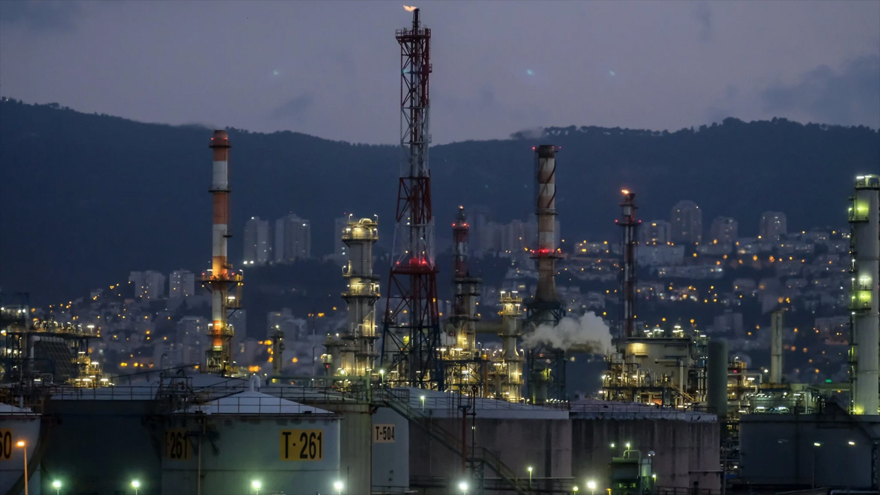 ইসরায়েলের তেল ও গ্যাস স্থাপনায় ইরানের হামলা