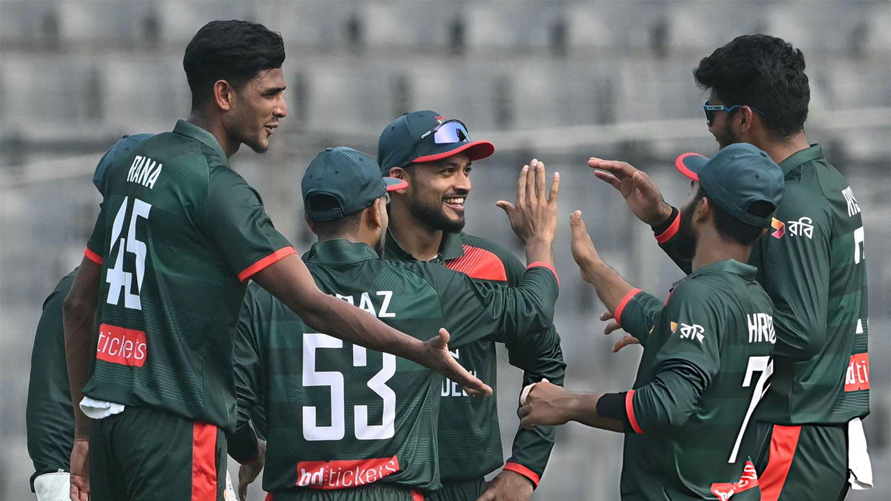 বাংলাদেশের বিপক্ষে পাকিস্তান সর্বনিম্ন রানে অলআউট