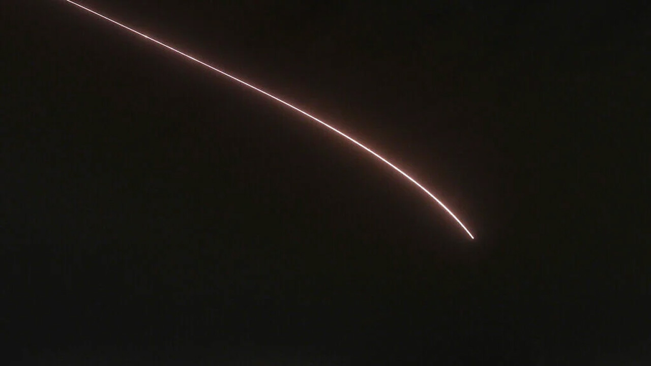 লেবানন থেকে ইসরায়েলে ১৫০ রকেট হামলা চালালো হিজবুল্লাহ