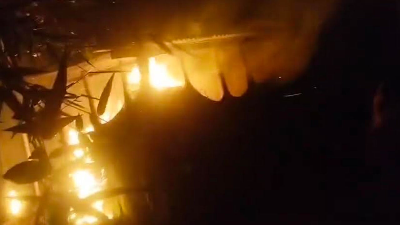 ছাত্রশক্তির নেতার বাড়িতে আগুন দেওয়ার অভিযোগ, তদন্তে পুলিশ