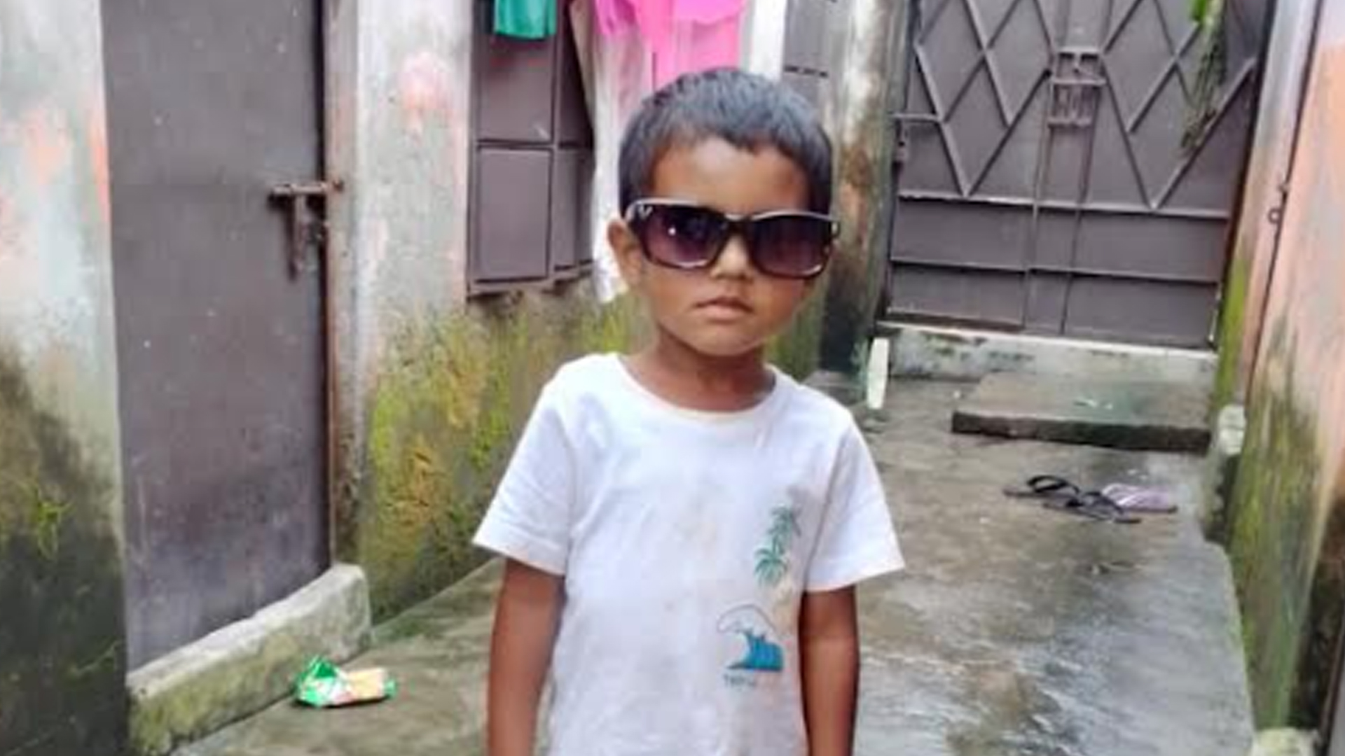 ফতুল্লায় লোহার পাইপ পড়ে শিশু নিহত, তাঁতীদল নেতার বিরুদ্ধে মীমাংসা চেষ্টার