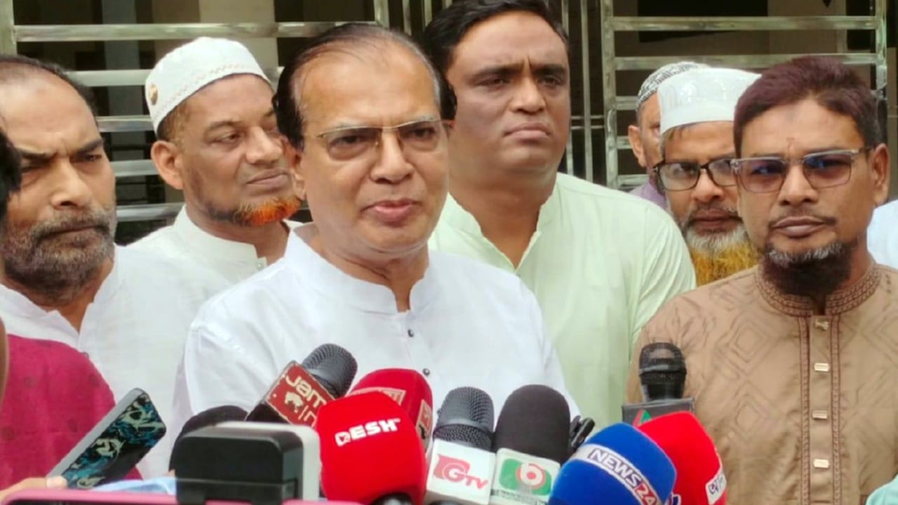 কর্মস্থলে নির্ধারিত সময়ে না আসলে কর্মকর্তাদের বিরুদ্ধে ব্যবস্থা