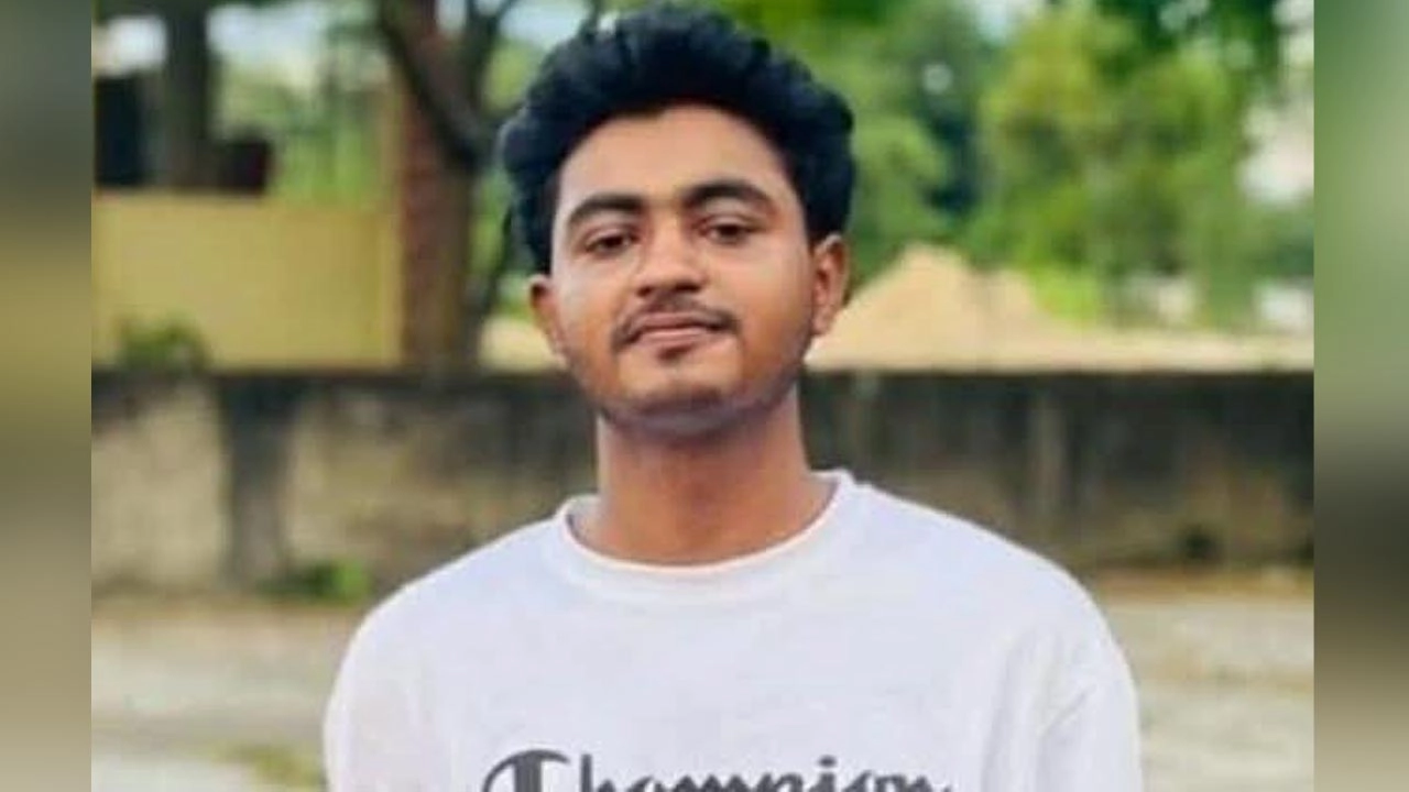 ছাত্রদল সভাপতির নেতৃত্বে মুরগী চুরি